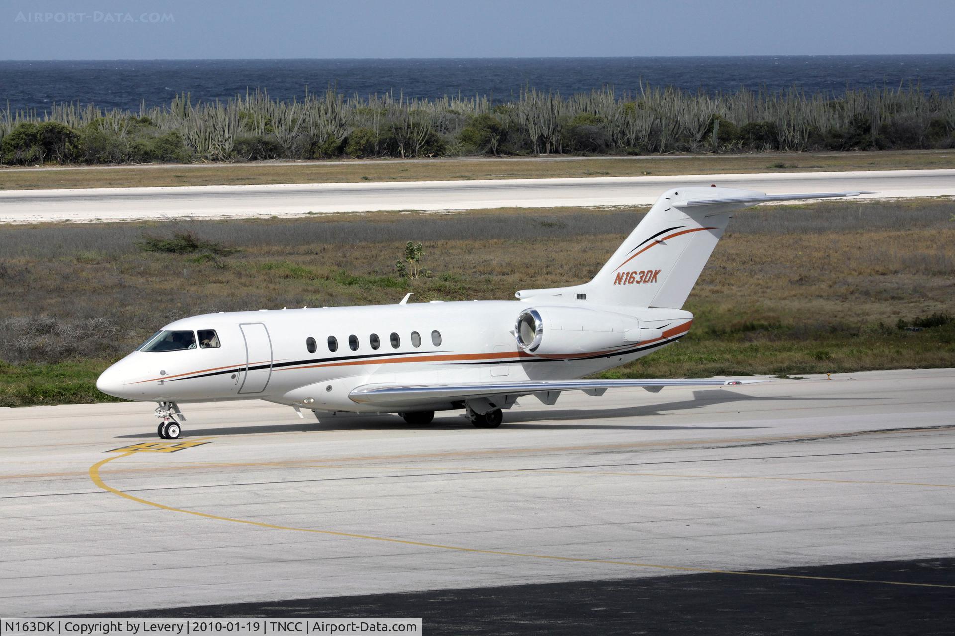 N163DK, 2008 Hawker Beechcraft 4000 C/N RC-19, Taxing for depature from Curacao