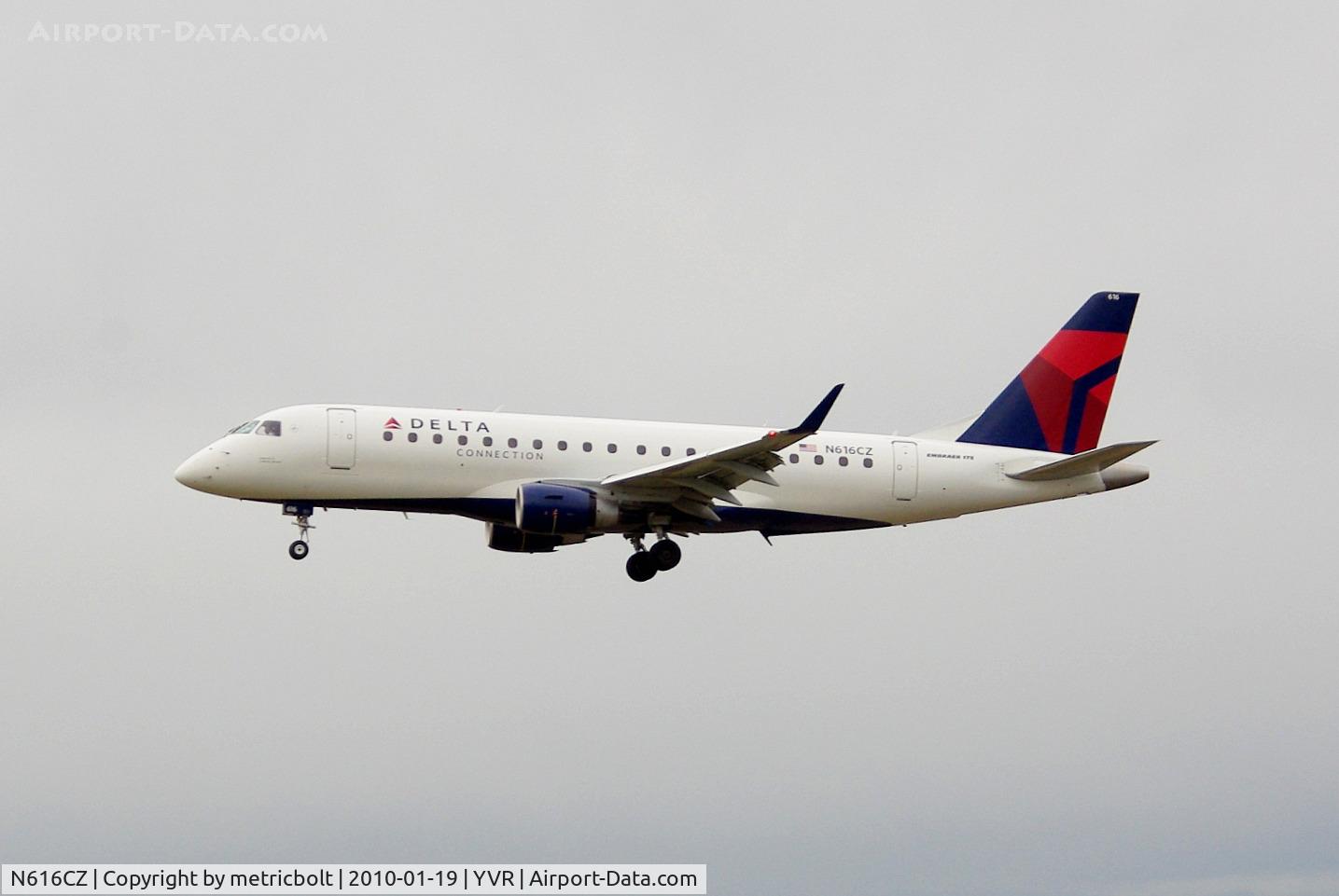 N616CZ, 2008 Embraer 175LR (ERJ-170-200LR) C/N 17000209, Landing at YVR