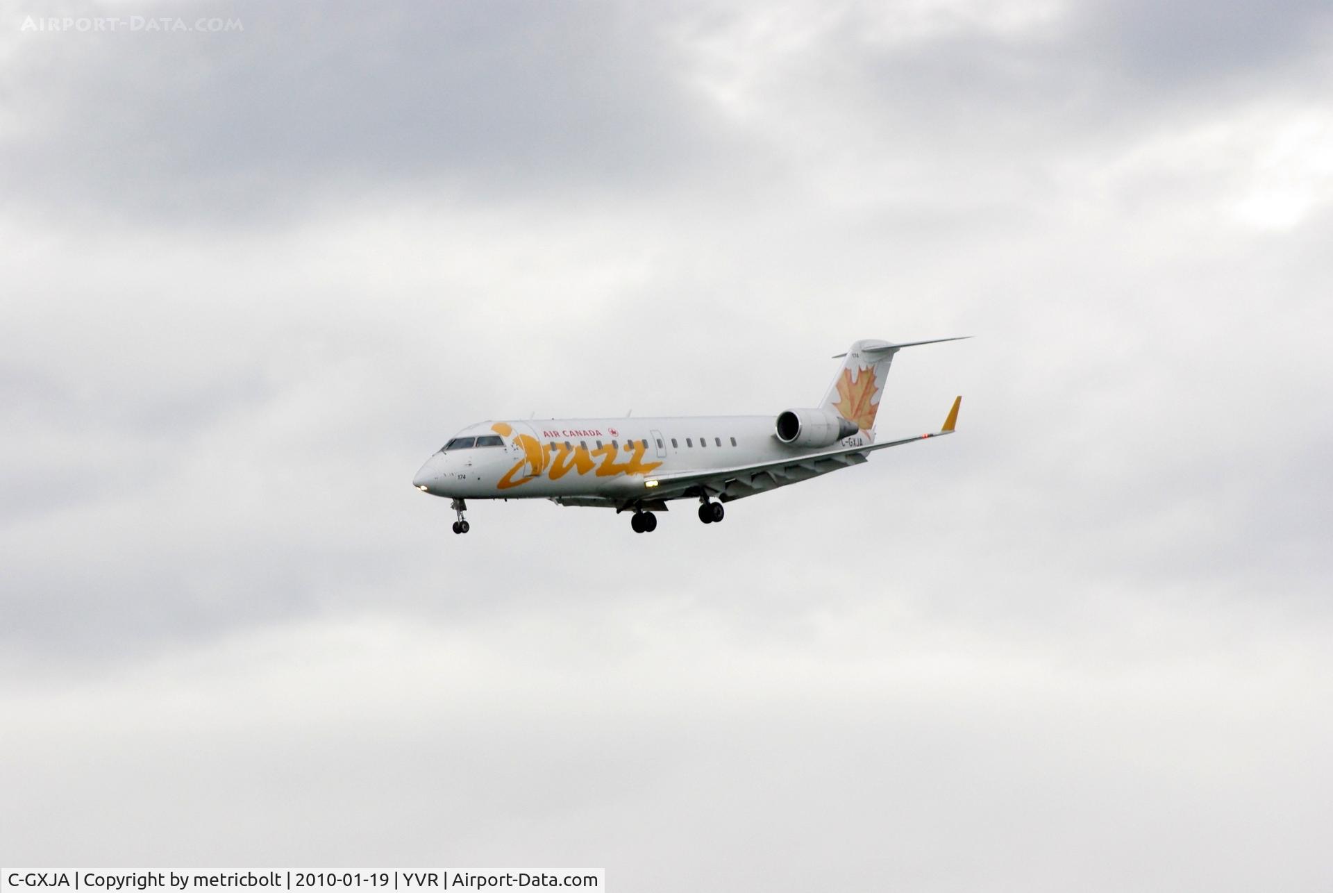 C-GXJA, 2005 Bombardier CRJ-200ER (CL-600-2B19) C/N 8017, Landing at YVR