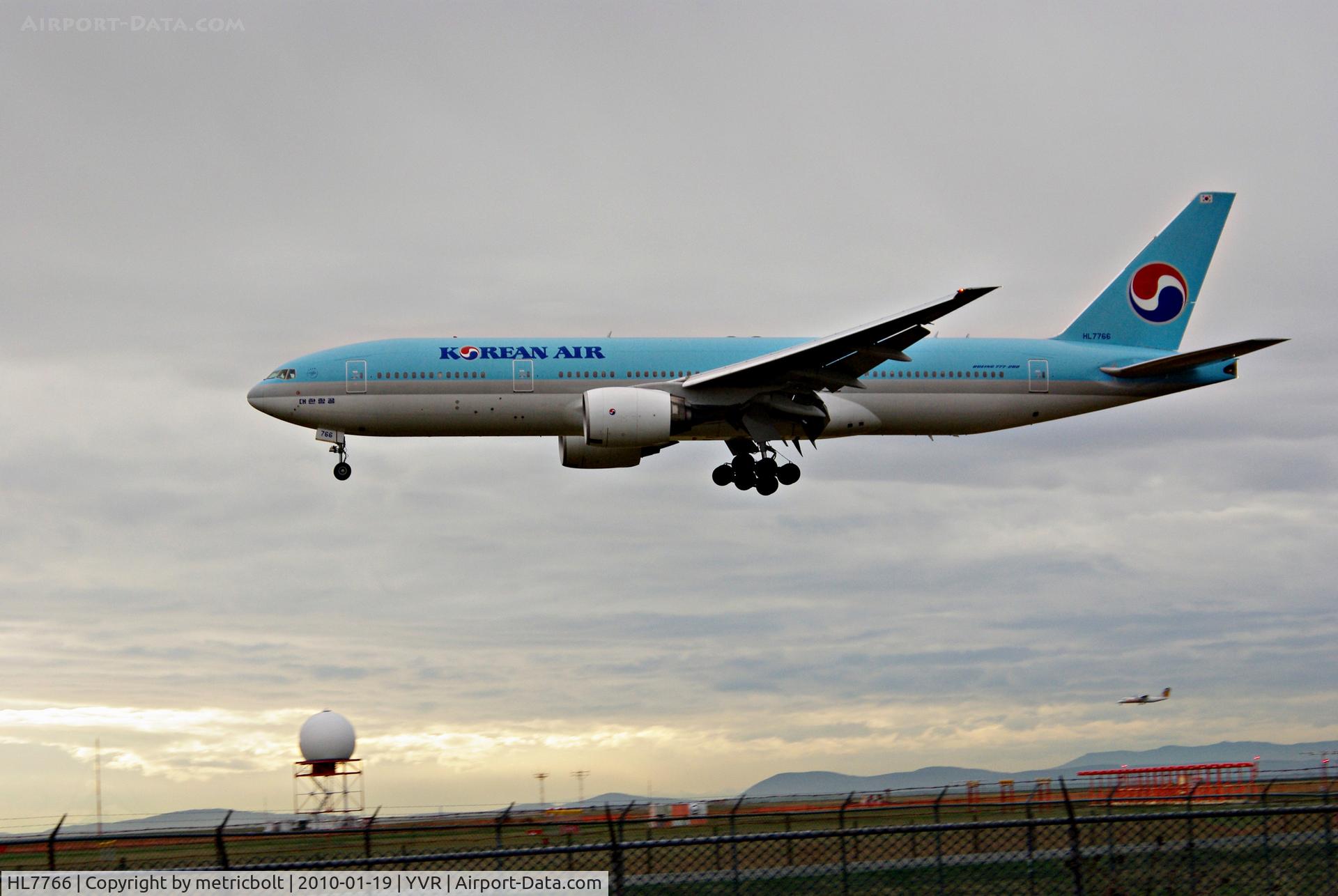 HL7766, 2008 Boeing 777-2B5/ER C/N 34213/730, Landing at YVR