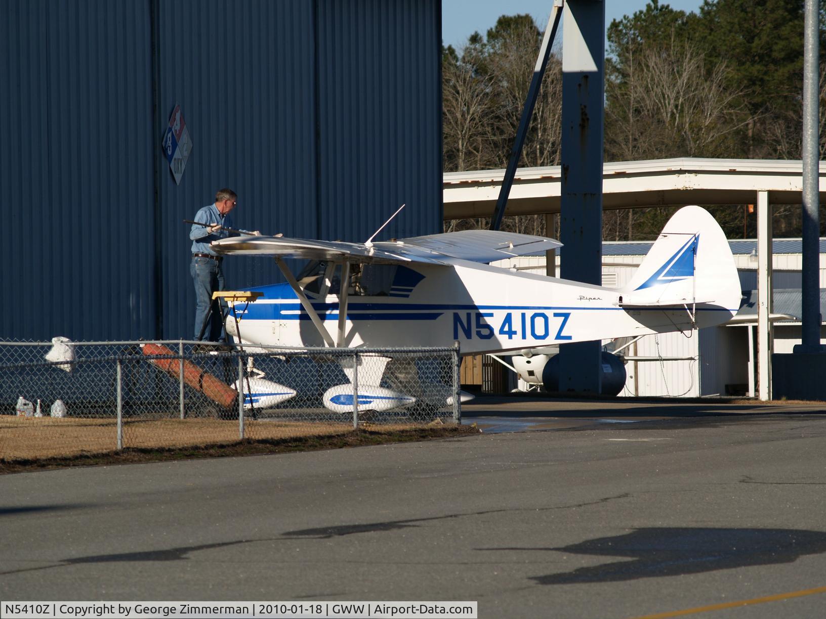 N5410Z, 1961 Piper PA-22-108 Colt C/N 22-9183, Getting a washdown W@ GWW