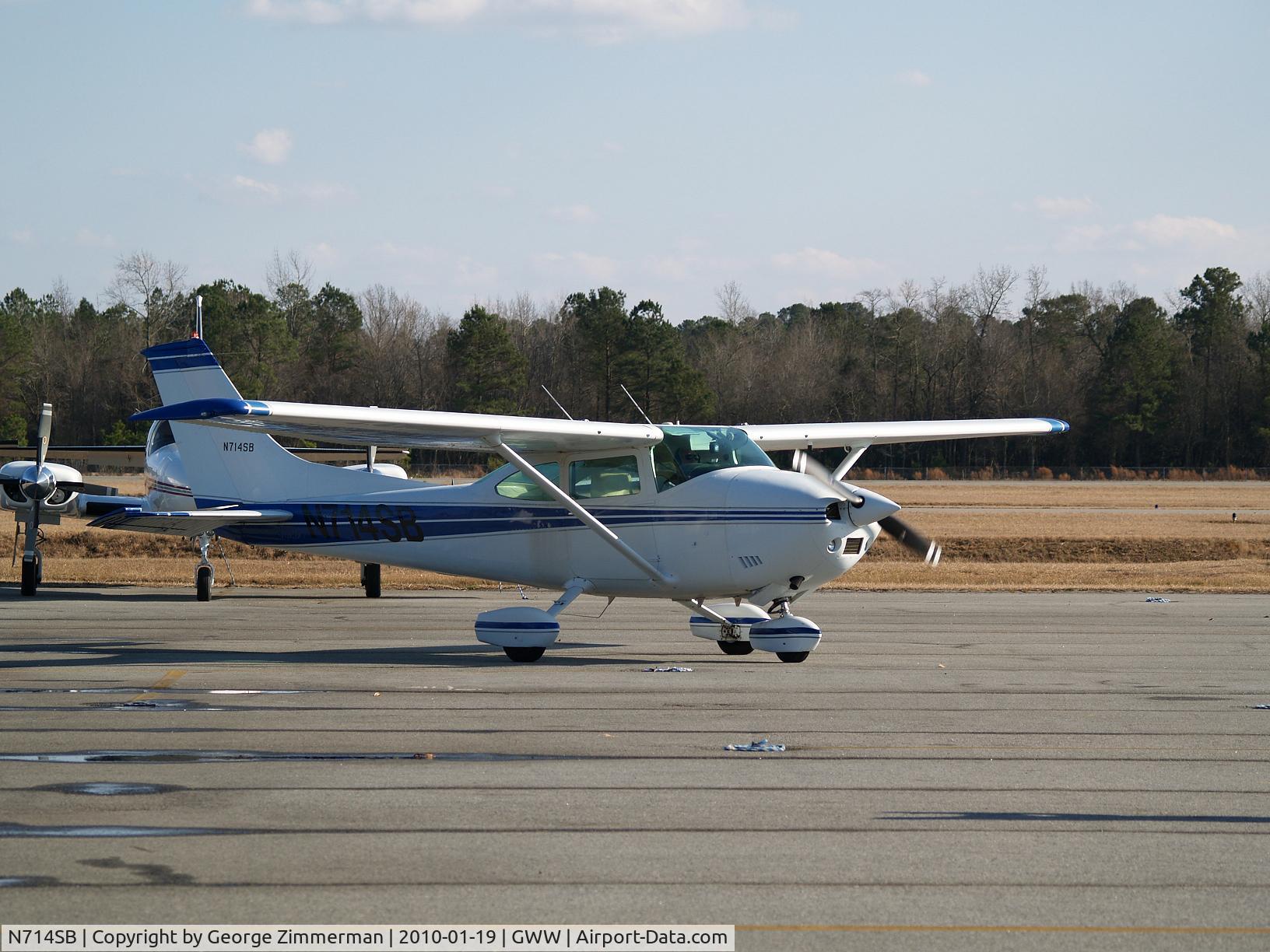 N714SB, 1973 Cessna 182P Skylane C/N 18261869, Taxiing to park & refuel