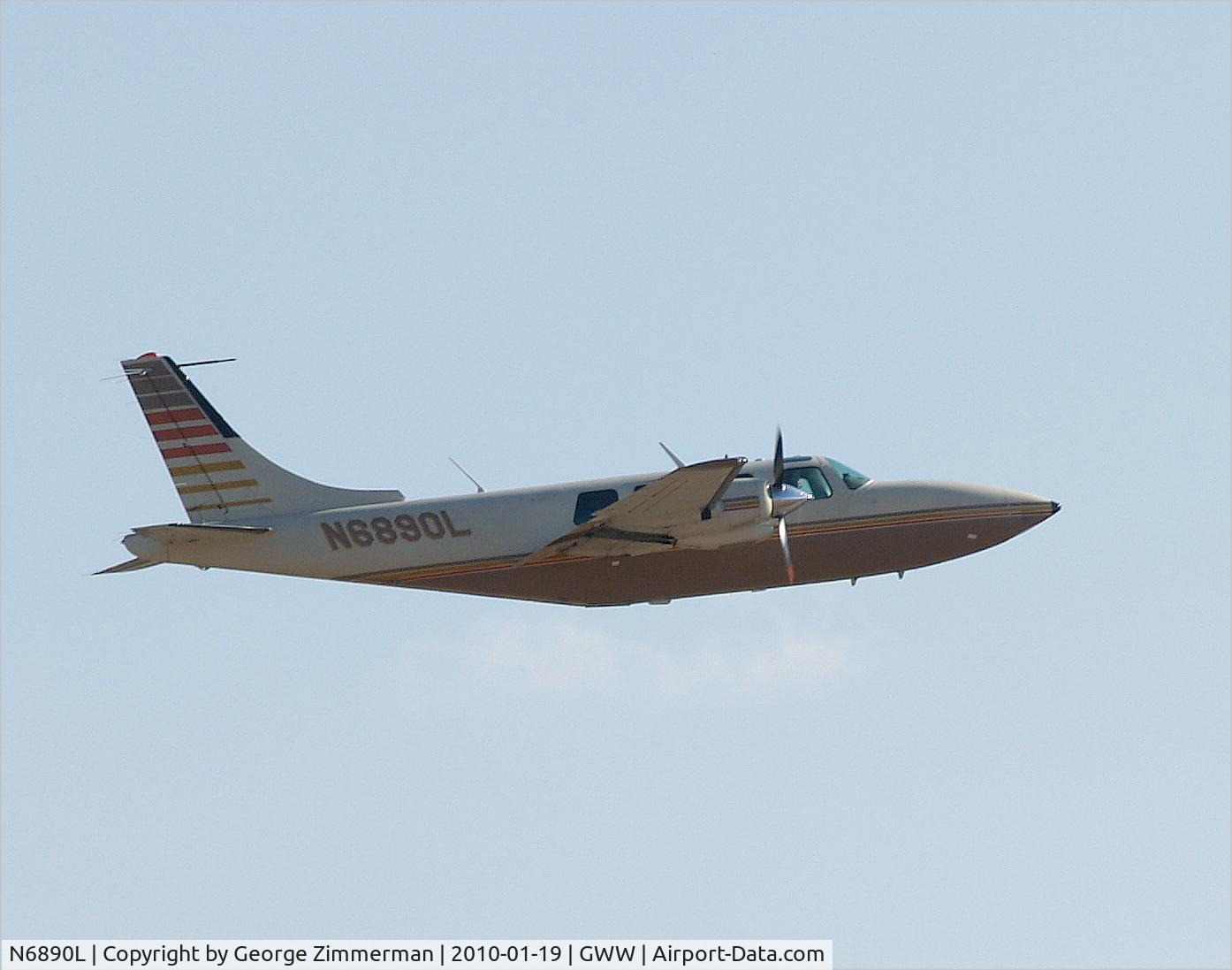 N6890L, 1981 Piper Aerostar 601 C/N 6108708162156, Departure Takeoff
