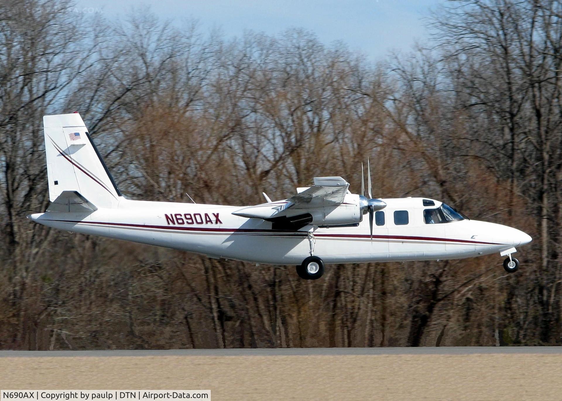 N690AX, 1977 Rockwell International 690B C/N 11384, Landing at Downtown Shreveport.