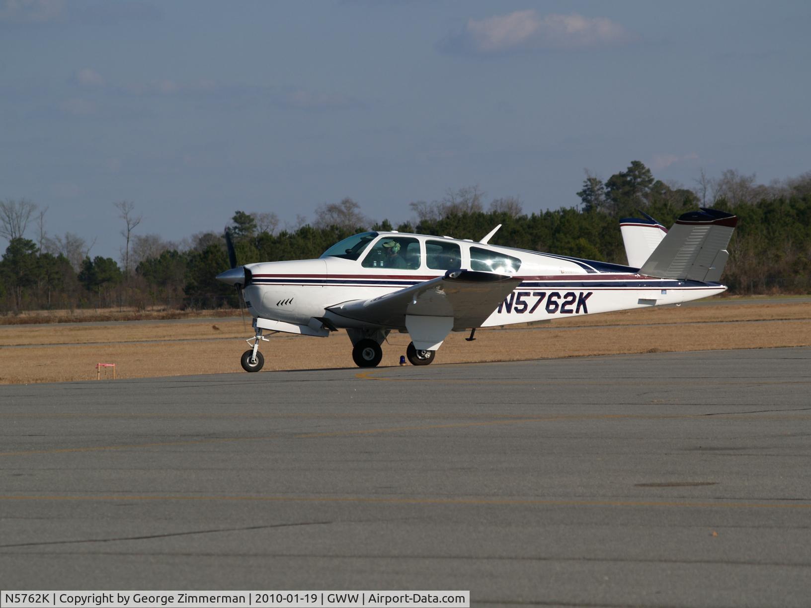 N5762K, 1964 Beech S35 Bonanza C/N D-7550, Taxi to maint. hanger