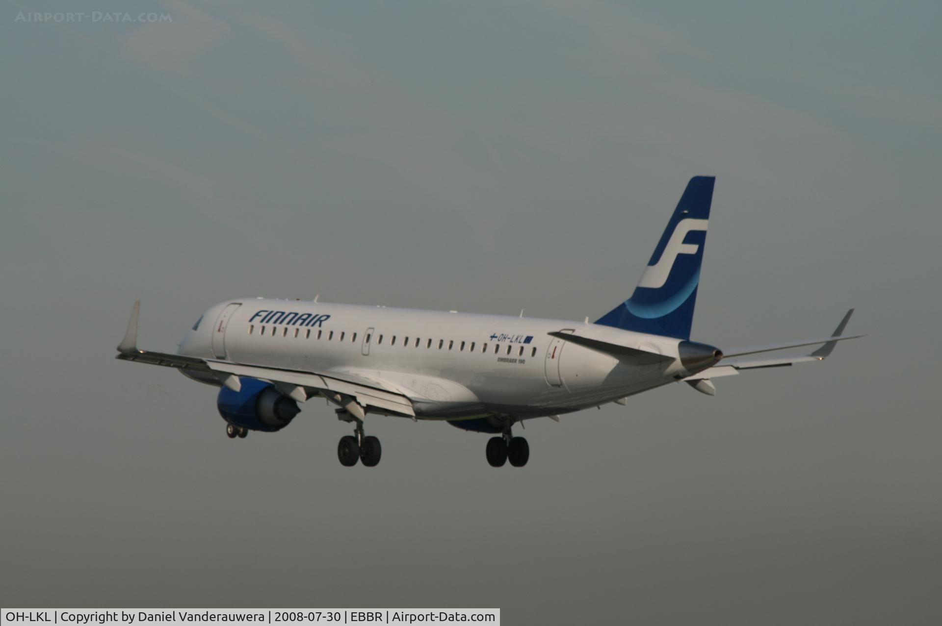 OH-LKL, 2007 Embraer 190LR (ERJ-190-100LR) C/N 19000153, Flight AY811 is descending to RWY 25L