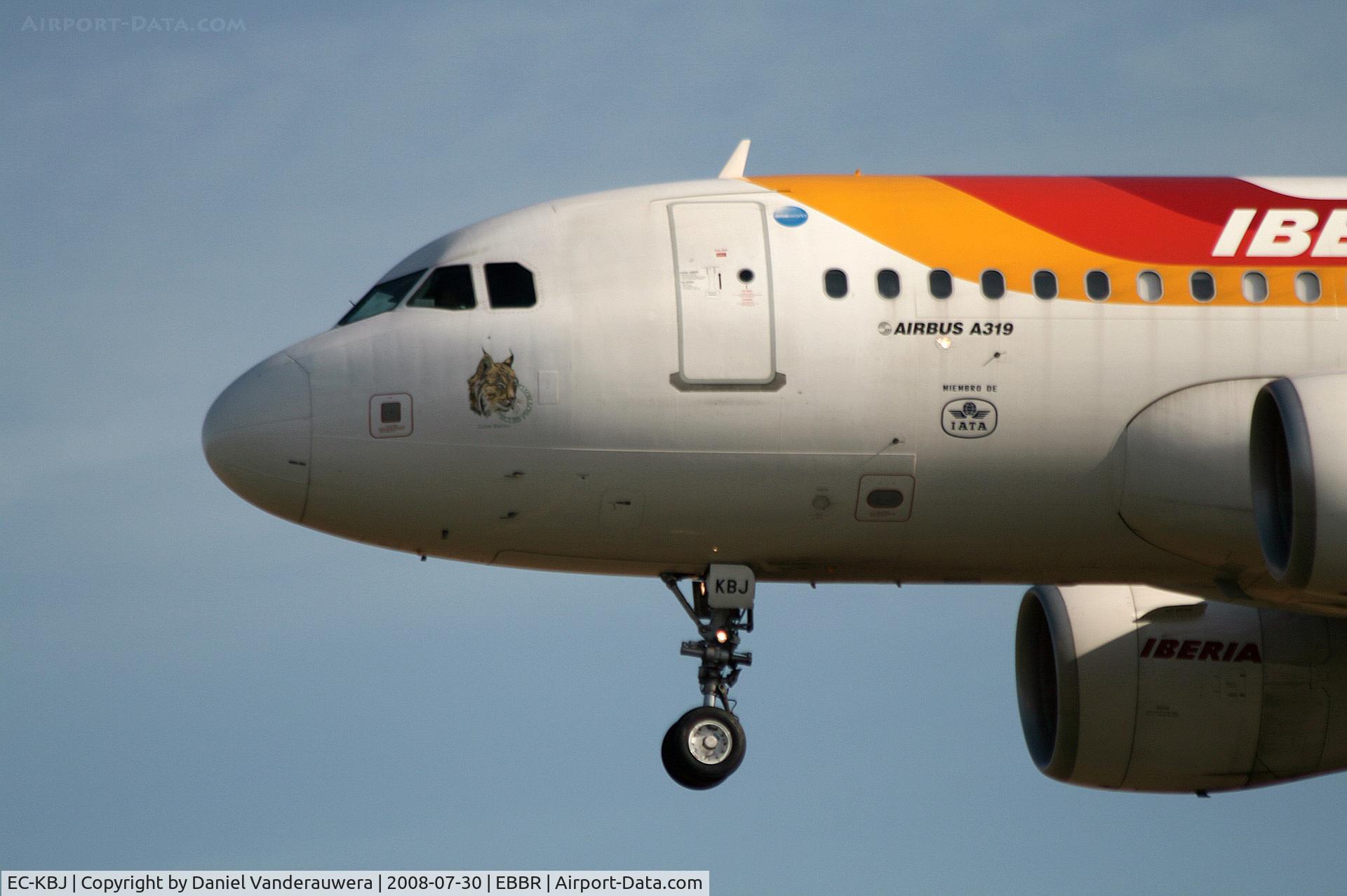 EC-KBJ, 2007 Airbus A319-111 C/N 3054, Arrival of flight IB3216  to RWY 25L