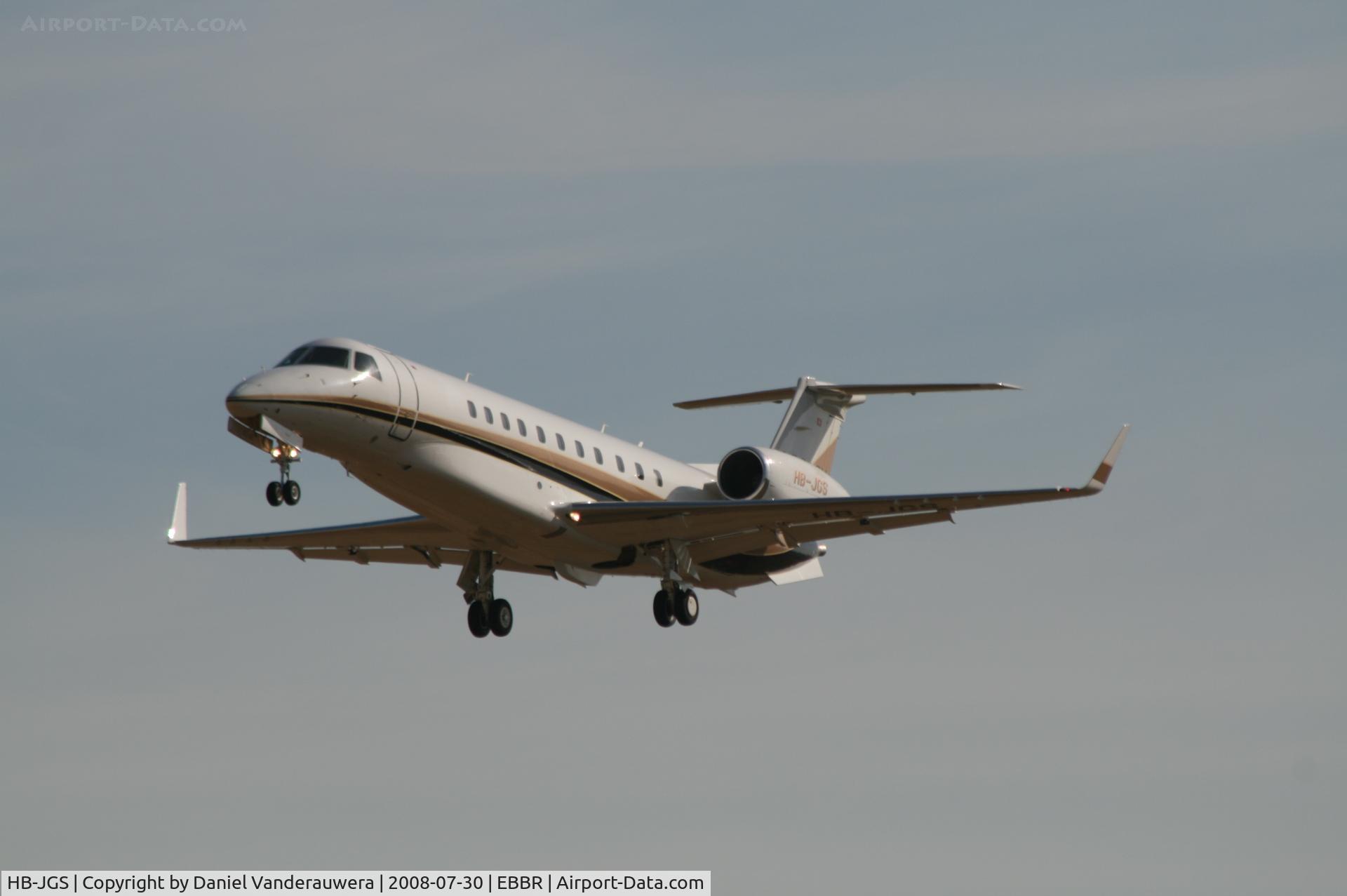HB-JGS, 2005 Embraer EMB-135BJ Legacy C/N 14500854, Descending to RWY 25L