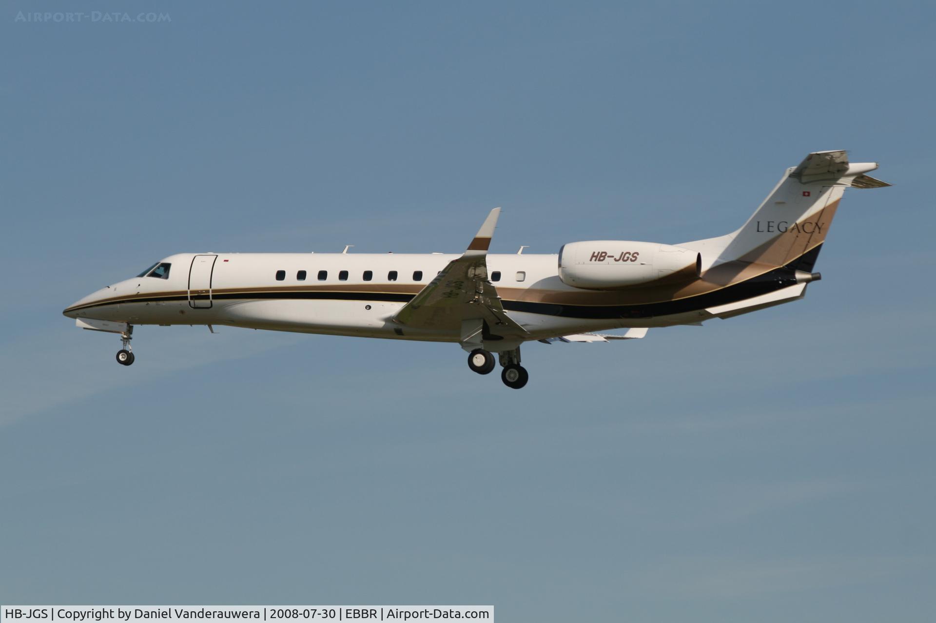 HB-JGS, 2005 Embraer EMB-135BJ Legacy C/N 14500854, Descending to RWY 25L