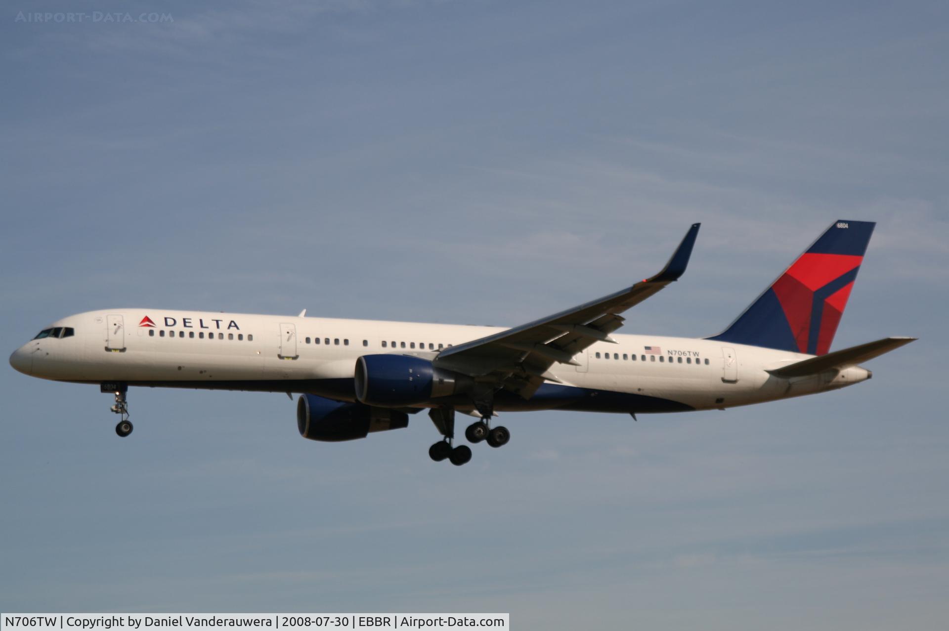 N706TW, 1997 Boeing 757-2Q8 C/N 28165, Arrival of flight DL140  to RWY 25L