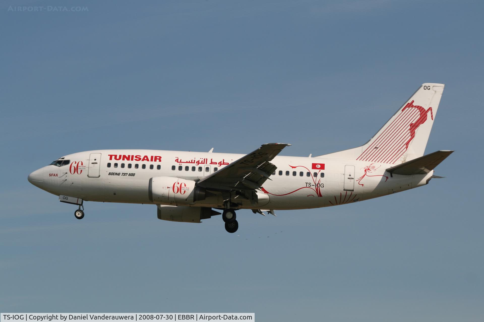 TS-IOG, 1992 Boeing 737-5H3 C/N 26639, Arrival of flight TU4890  to RWY 25L