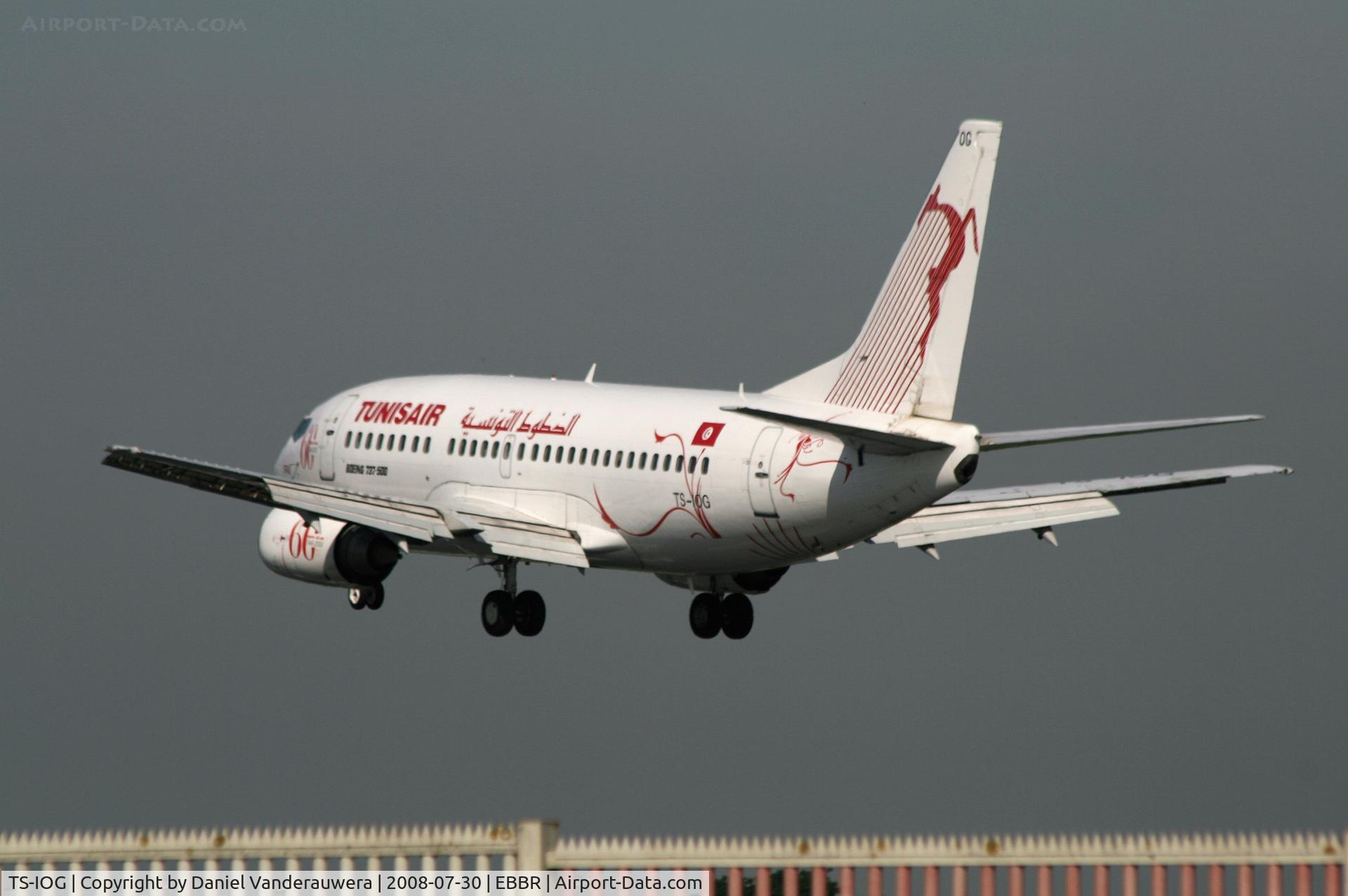 TS-IOG, 1992 Boeing 737-5H3 C/N 26639, Flight TU4890 is descending to RWY 25L