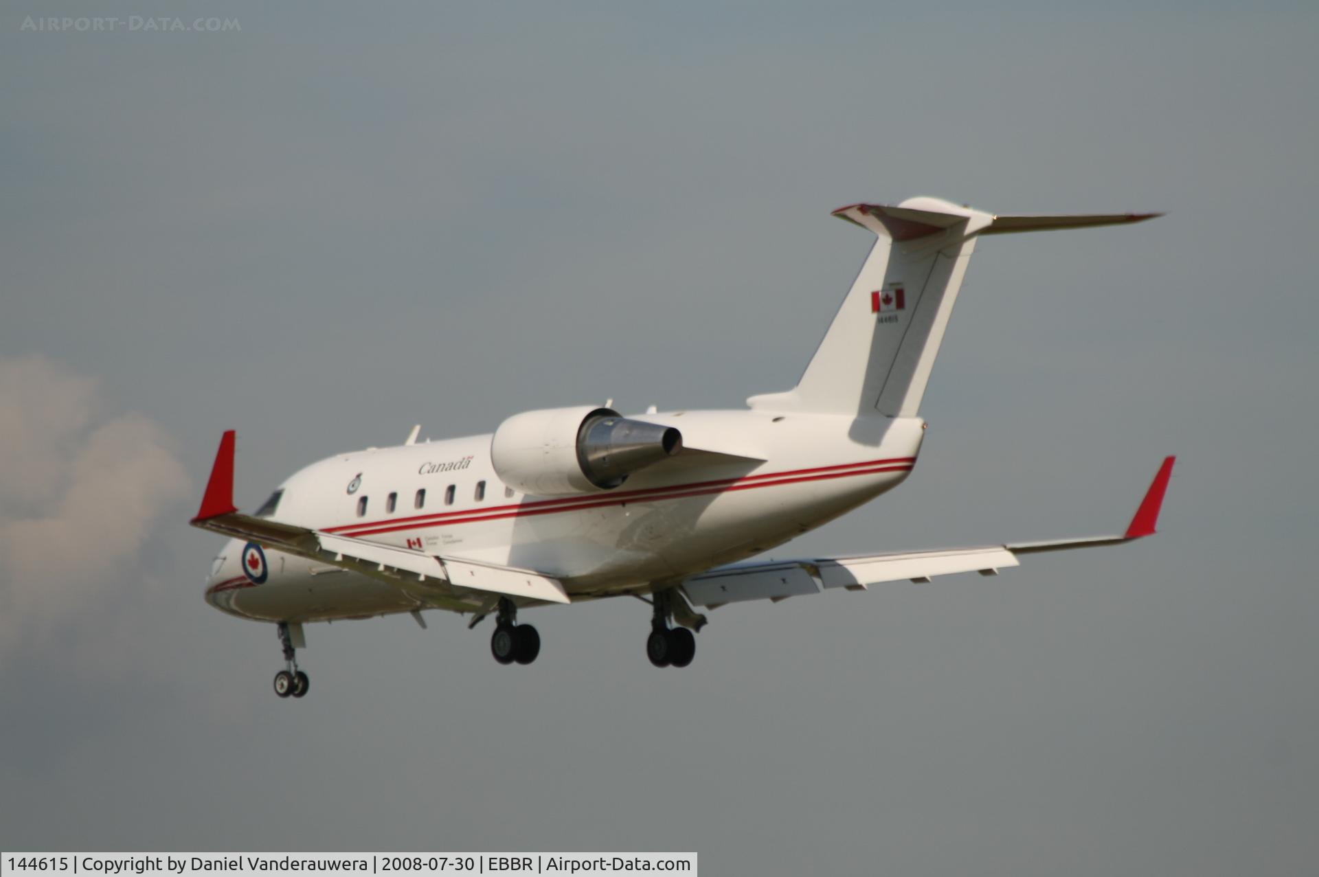 144615, 1986 Canadair CC-144B Challenger (601/CL-600-2A12) C/N 3037, Descending to RWY 25L