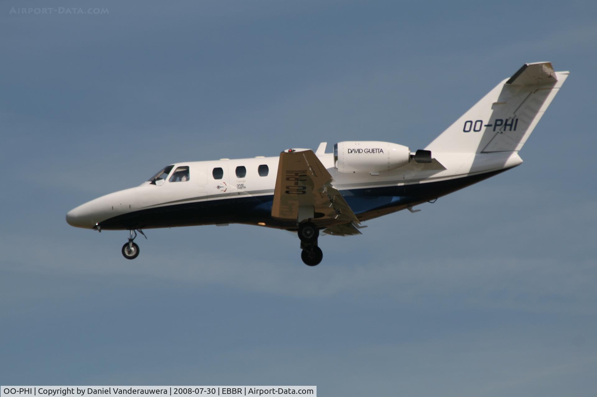 OO-PHI, 1995 Cessna 525 CitationJet CJ1 C/N 525-0115, Descending to RWY 25L