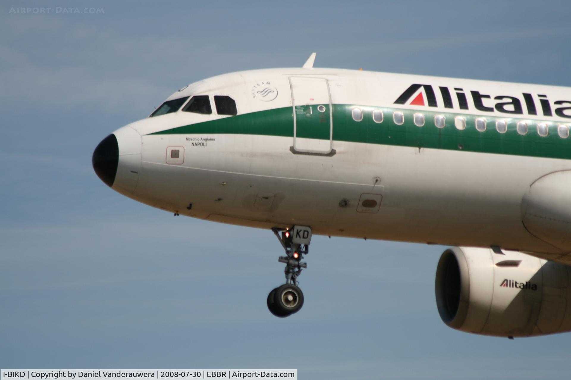 I-BIKD, 2001 Airbus A320-214 C/N 1457, Arrival of flight AZ156  to RWY 25L