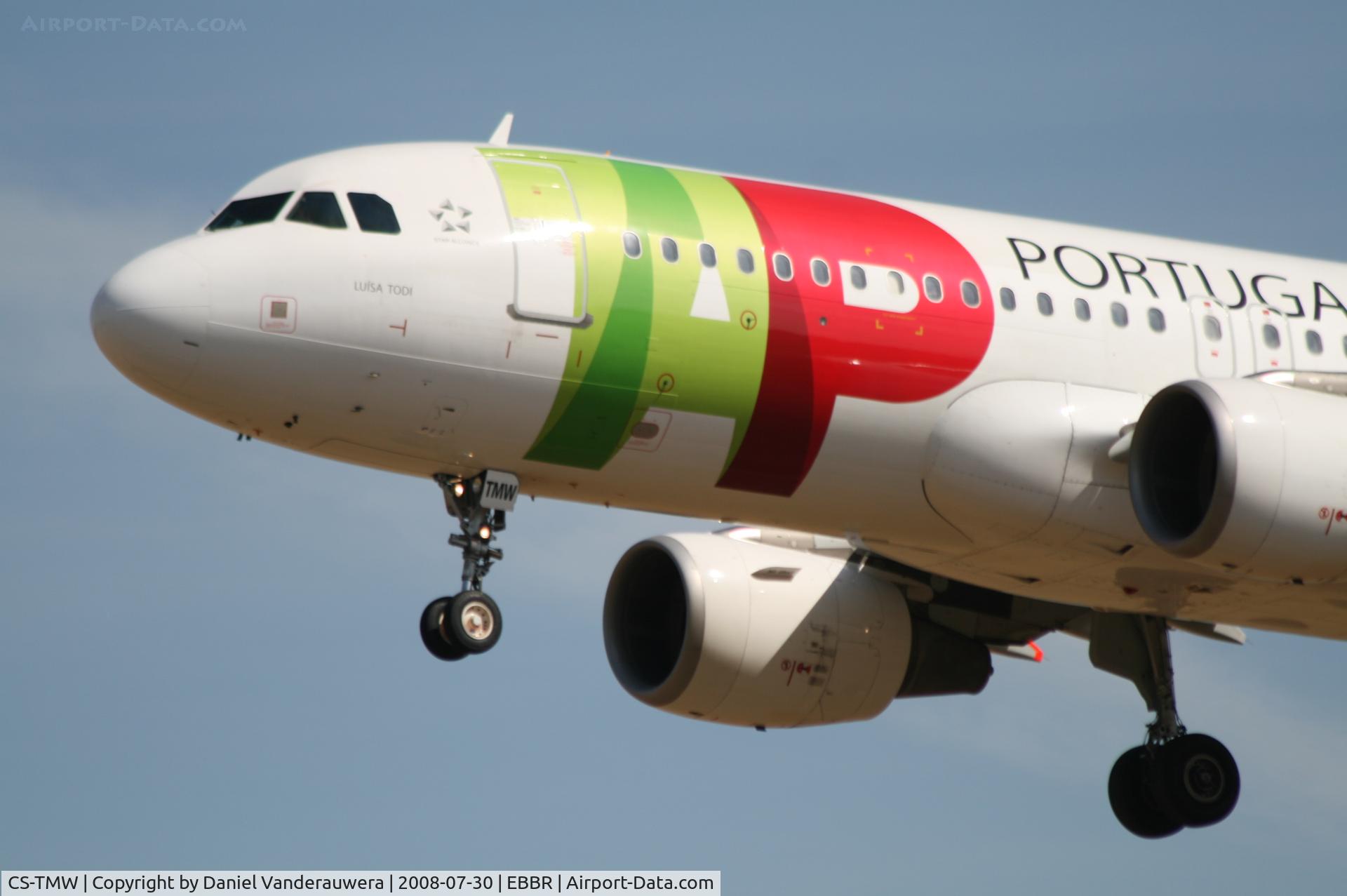 CS-TMW, 2001 Airbus A320-214 C/N 1667, Arrival of flight TP604  to RWY 25L