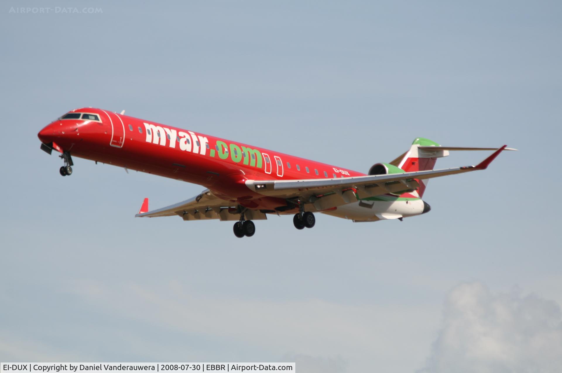 EI-DUX, Bombardier CRJ-900 (CL-600-2D24) C/N 15110, Arrival of flight 8I6400  to RWY 25L
