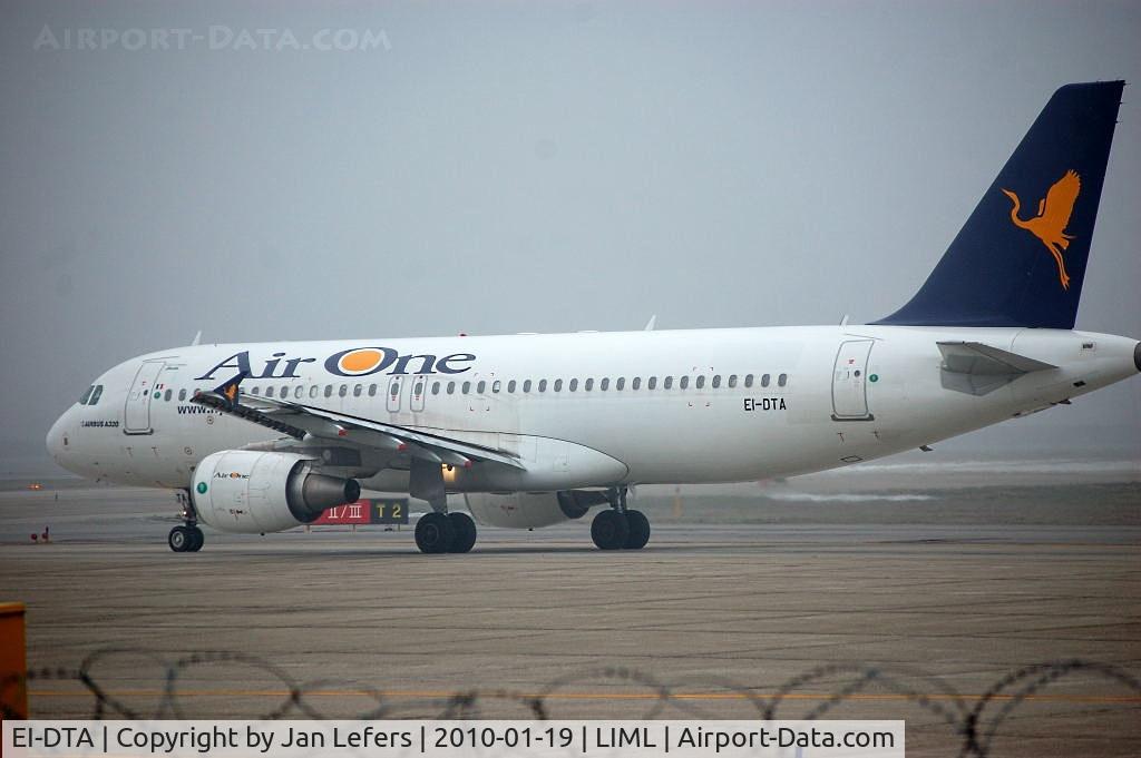 EI-DTA, 2008 Airbus A320-216 C/N 3732, Fog