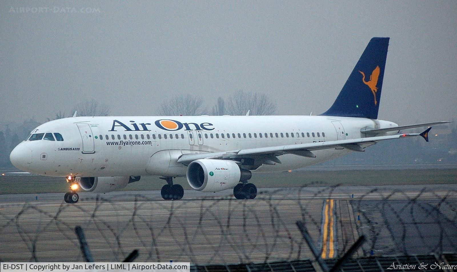 EI-DST, 2008 Airbus A320-216 C/N 3532, Fog