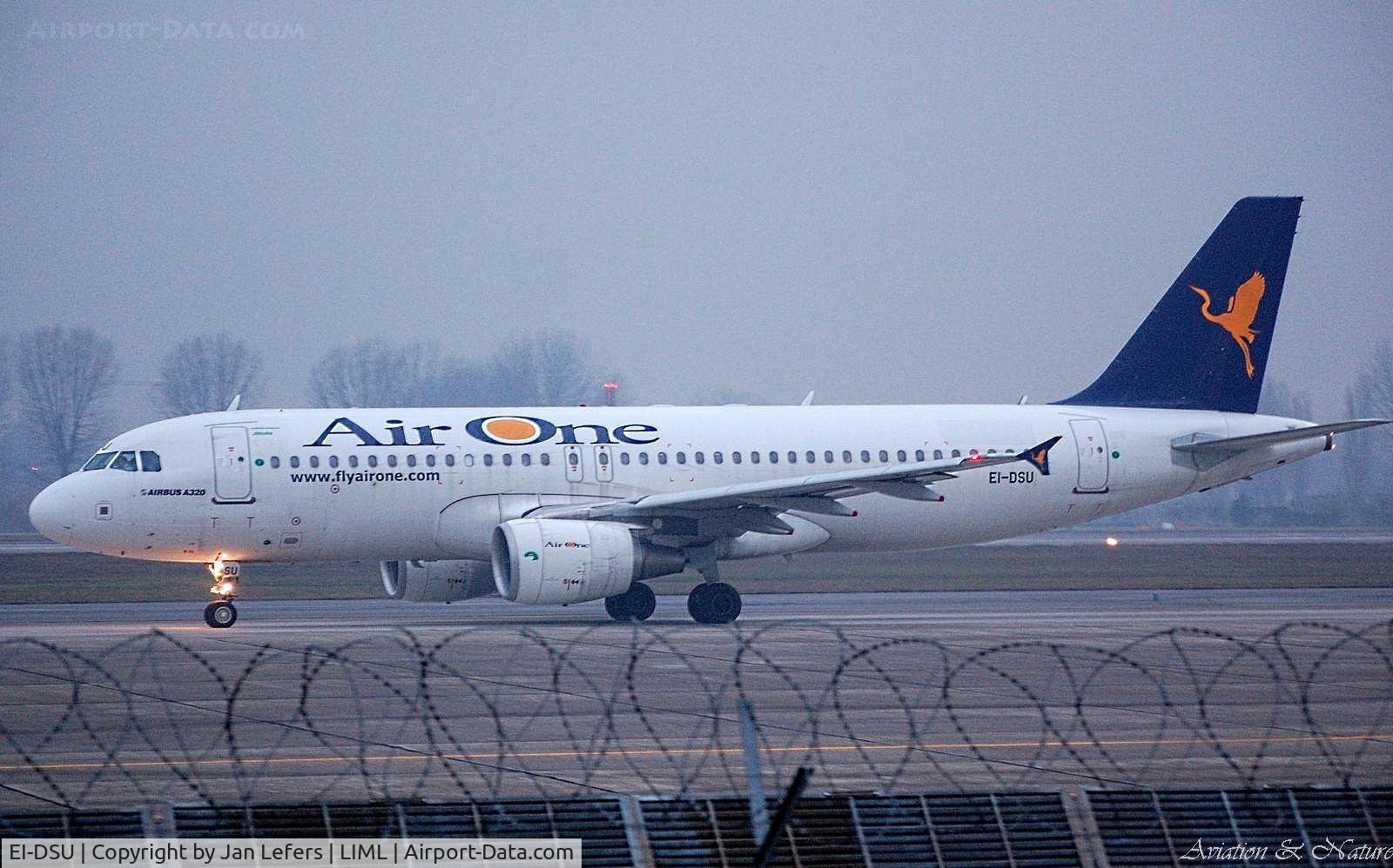 EI-DSU, 2008 Airbus A320-216 C/N 3563, Fog