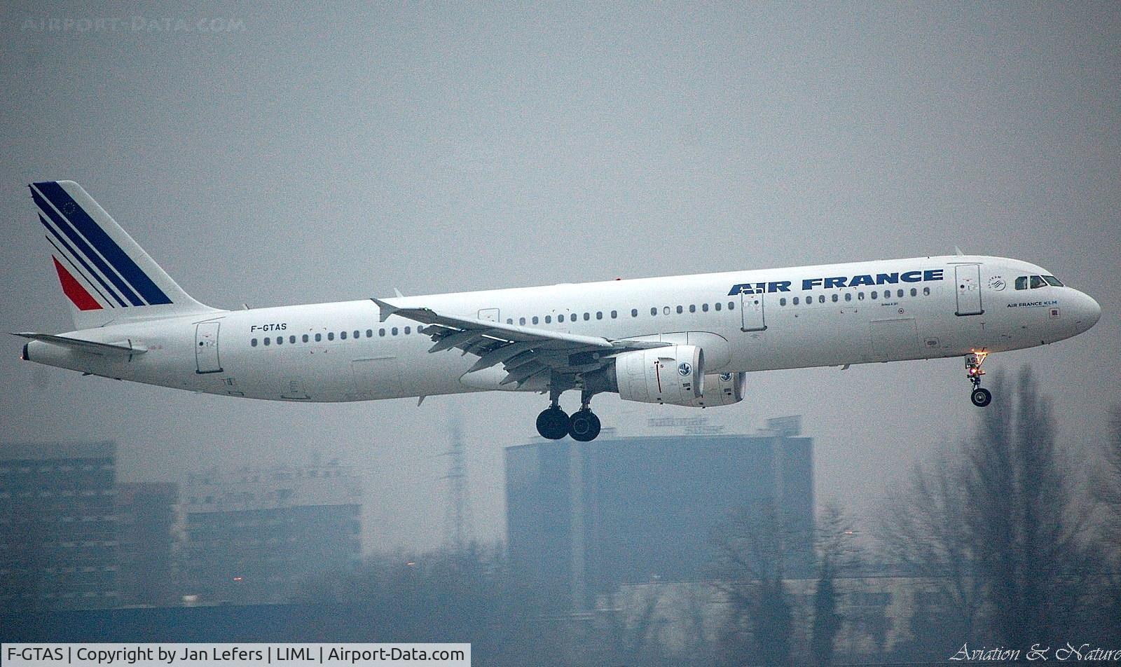 F-GTAS, 2008 Airbus A321-212 C/N 3419, Fog