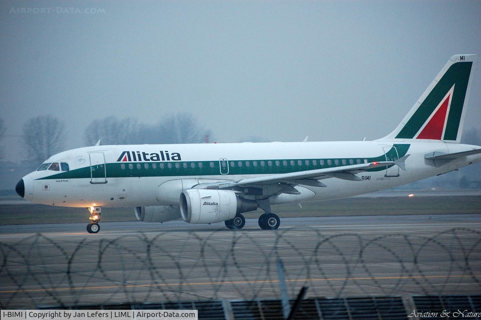 I-BIMI, 2002 Airbus A319-112 C/N 1745, Fog