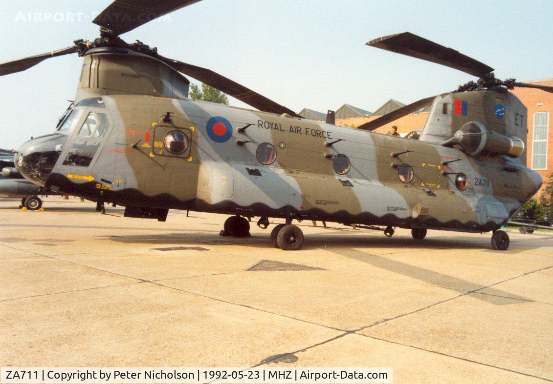 ZA711, Boeing Vertol Chinook HC.1 C/N M/A023/B-842/M7026, Chinook HC.1 of 7 Squadron at RAF Odiham on display at the 1992 Mildenhall Air Fete.