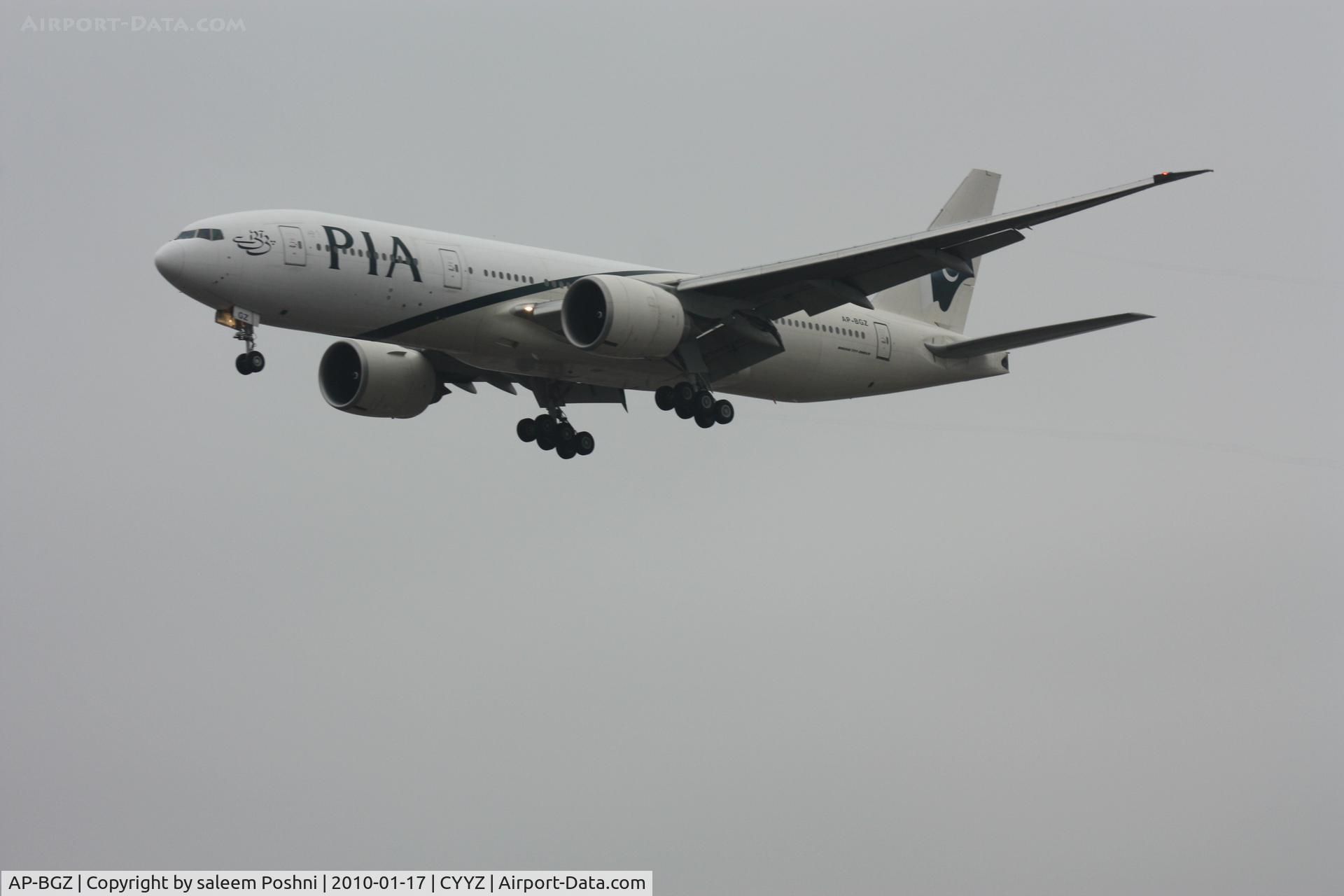 AP-BGZ, 2005 Boeing 777-240/LR C/N 33782, PIA landing runway 05