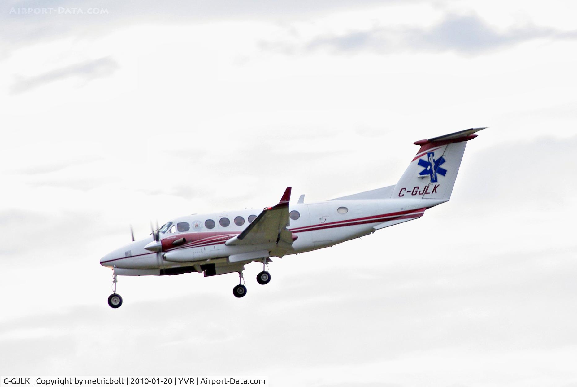 C-GJLK, 1990 Beech B300 King Air C/N FL13, Landing at YVR