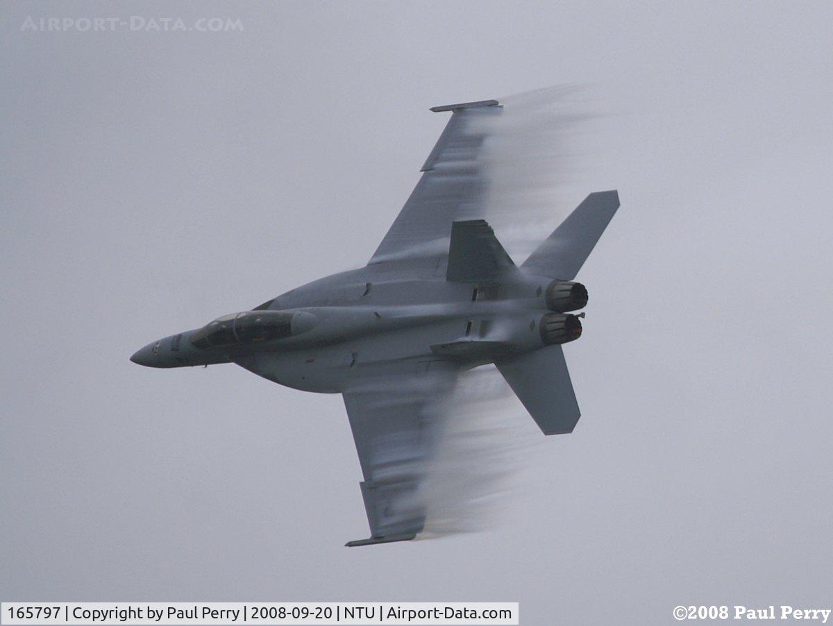165797, Boeing F/A-18F Super Hornet C/N 1525/F023, Pulling some G's in the break