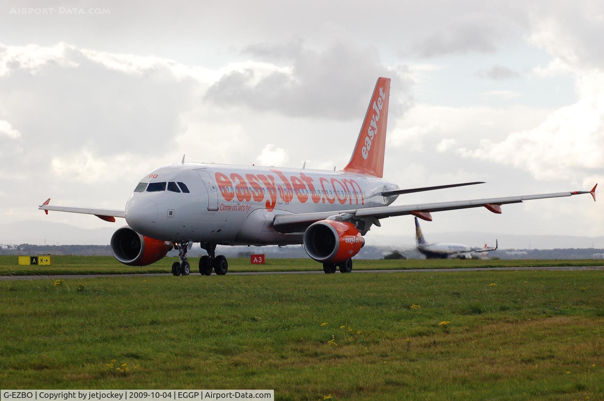 G-EZBO, 2007 Airbus A319-111 C/N 3082, Taxing to threshold R27