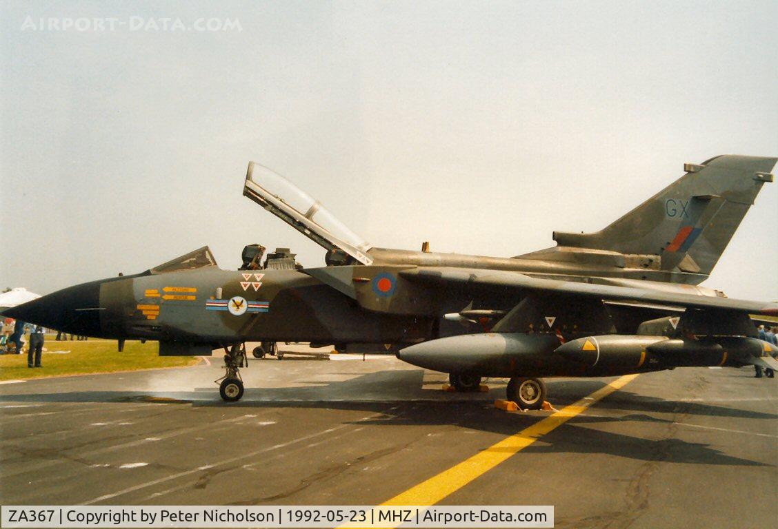 ZA367, 1982 Panavia Tornado GR.1(T) C/N 161/BT031/3081, Tornado GR.1 of 20 Squadron on display at the 1992 Mildenhall Air Fete.