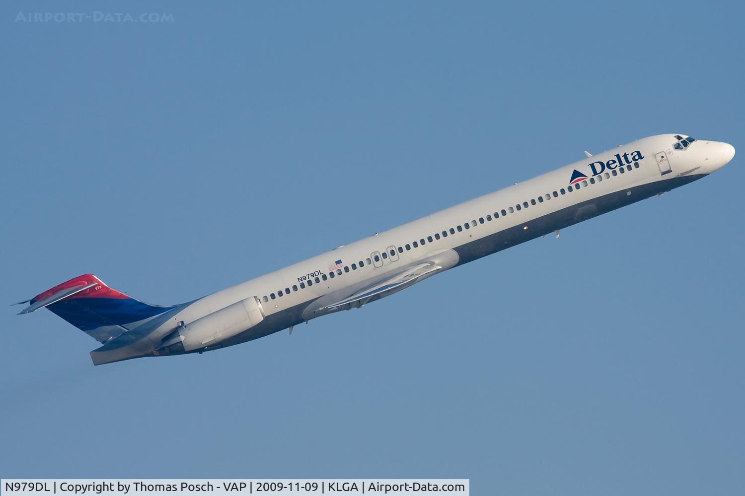 N979DL, 1991 McDonnell Douglas MD-88 C/N 53266, Delta Airlines