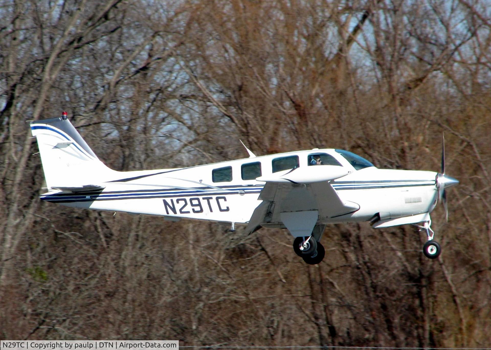 N29TC, 1991 Beech A36 Bonanza 36 C/N E-2644, Landing on runway 14 at Downtown Shreveport.