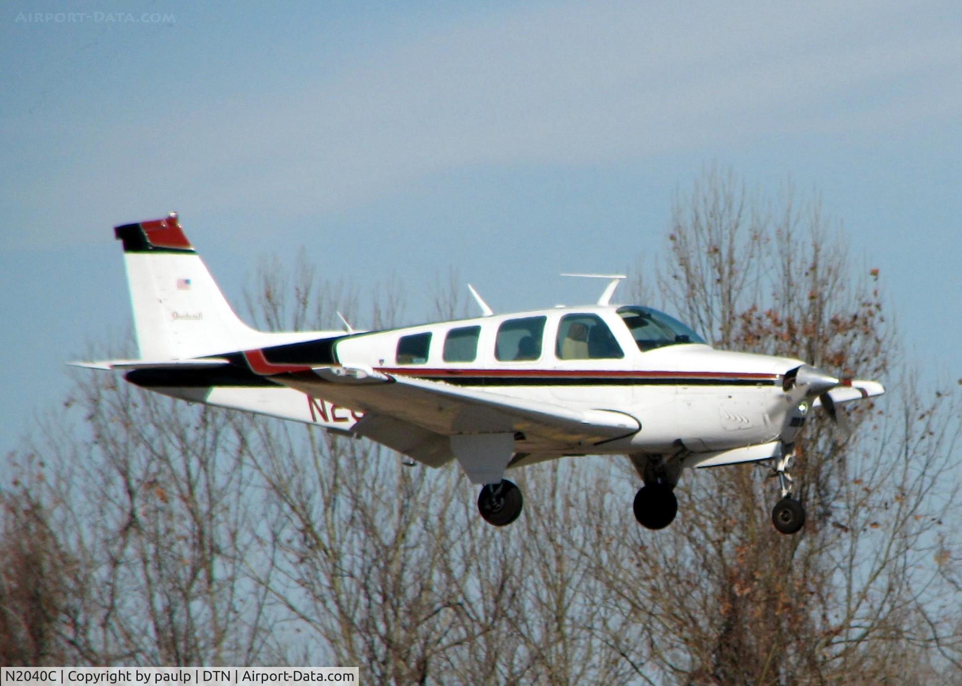 N2040C, 1977 Beech A36 Bonanza 36 C/N E-1135, Landing on runway 14 at Downtown Shreveport.