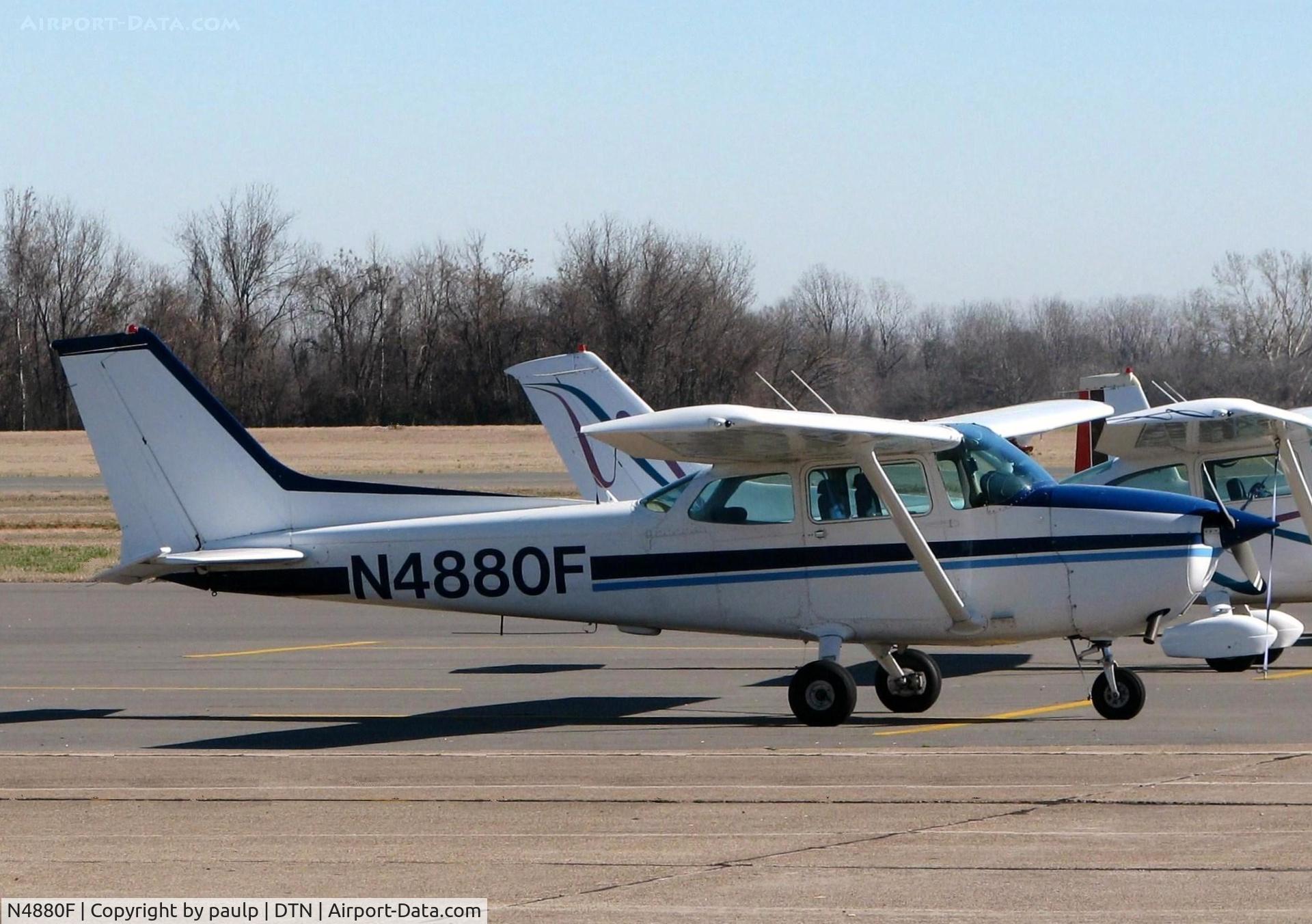N4880F, 1979 Cessna 172N C/N 17273095, At Downtown Shreveport.
