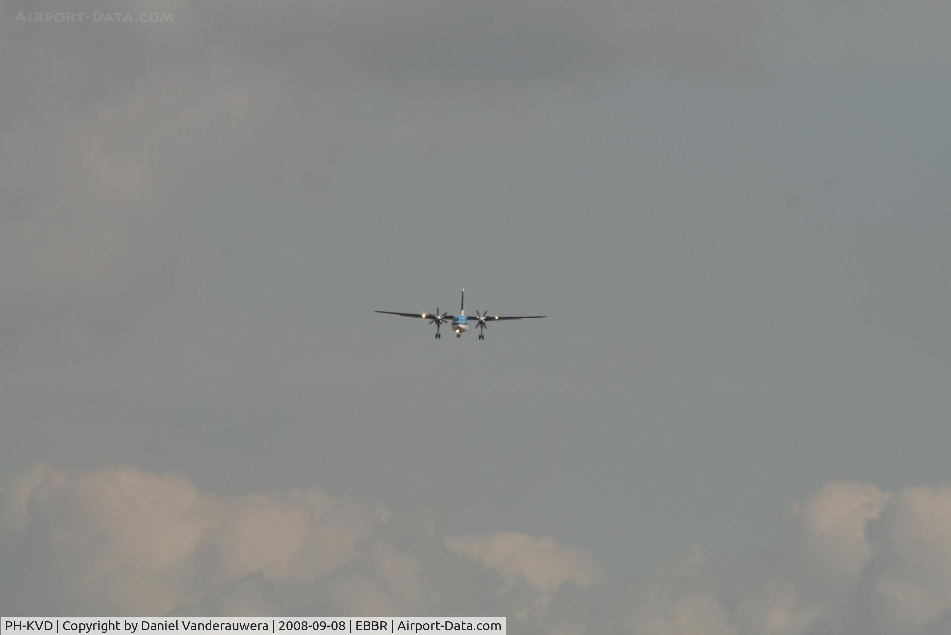 PH-KVD, 1990 Fokker 50F C/N 20197, Flight KL1725 on approach to RWY 25L