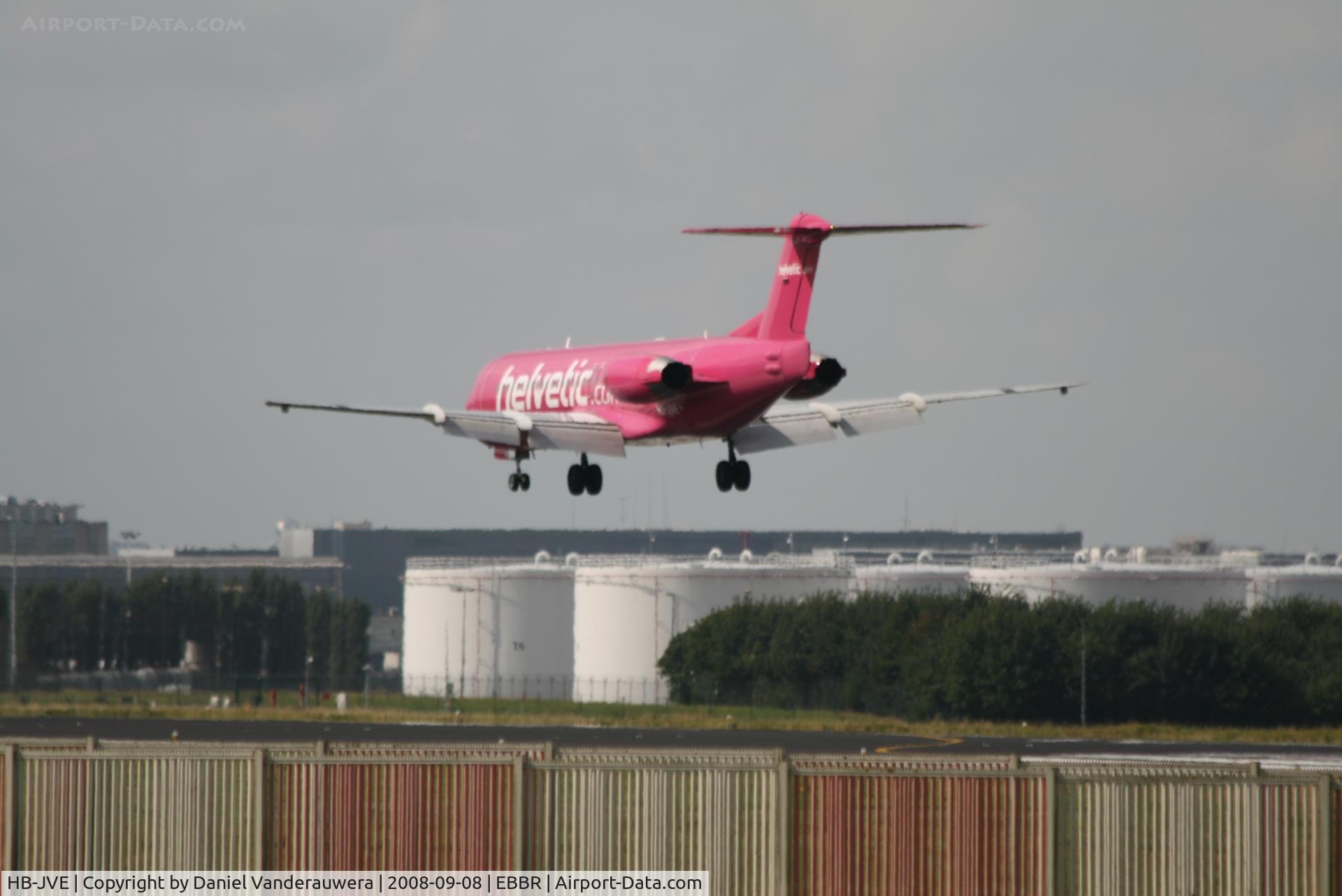 HB-JVE, 1993 Fokker 100 (F-28-0100) C/N 11459, Flight LX780 is descending to RWY 25L
