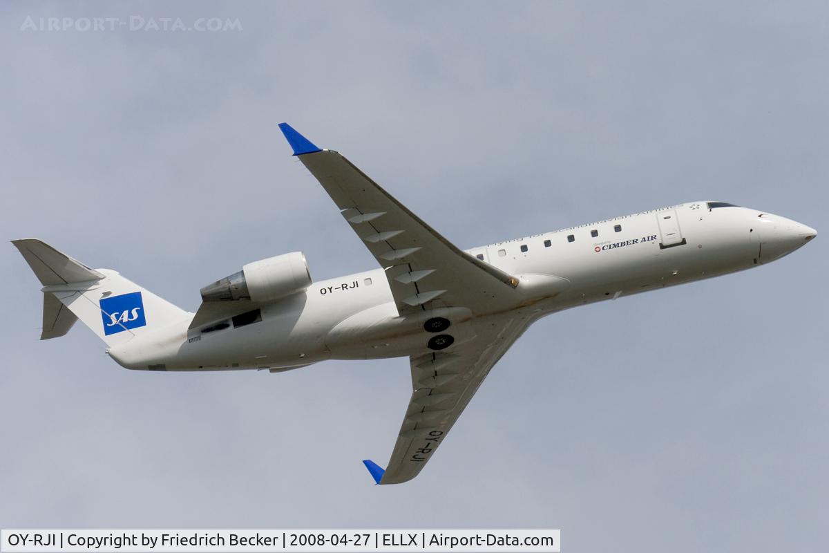 OY-RJI, 1995 Canadair CRJ-100LR (CL-600-2B19) C/N 7093, departing LUX via RW06