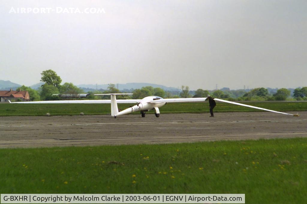G-BXHR, 1997 Stemme S-10V C/N 14-030, Wing assembly; Stemme S-10V at Durham Tees Valley in 2003.