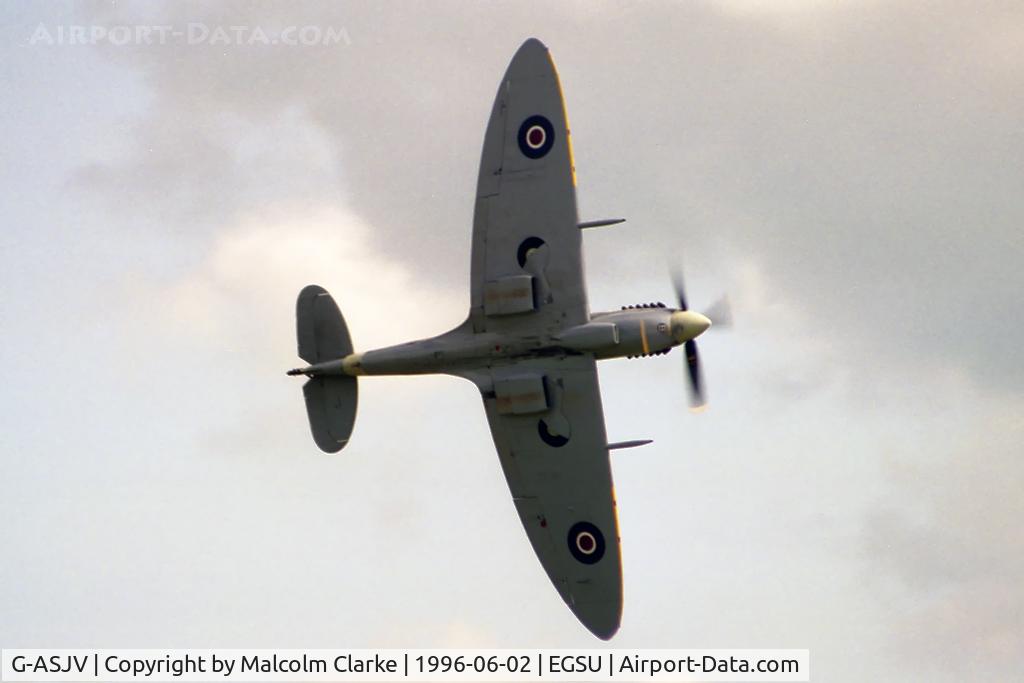 G-ASJV, 1943 Supermarine 361 Spitfire LF.IXb C/N CBAF.IX.552, Supermarine Spitfire LF9B at Duxford Airfield in 1996.