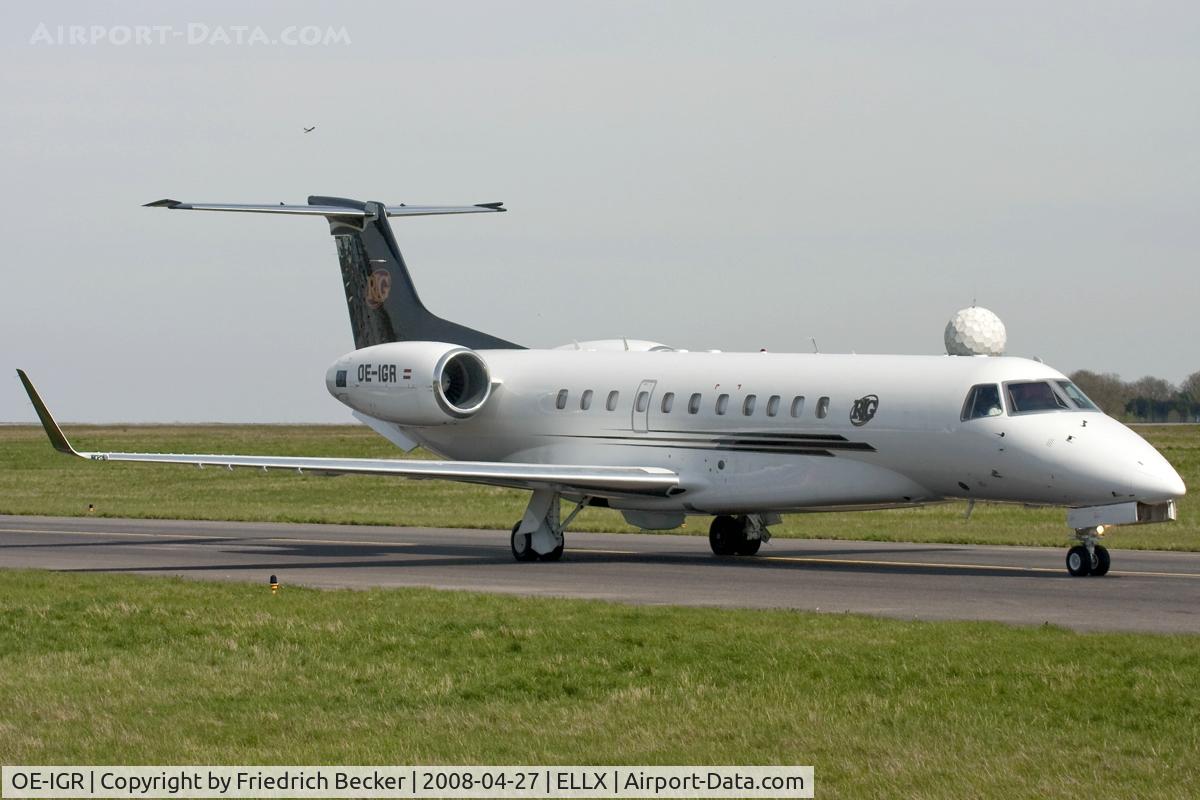 OE-IGR, 2006 Embraer EMB-135BJ Legacy C/N 14500967, taxying to the active