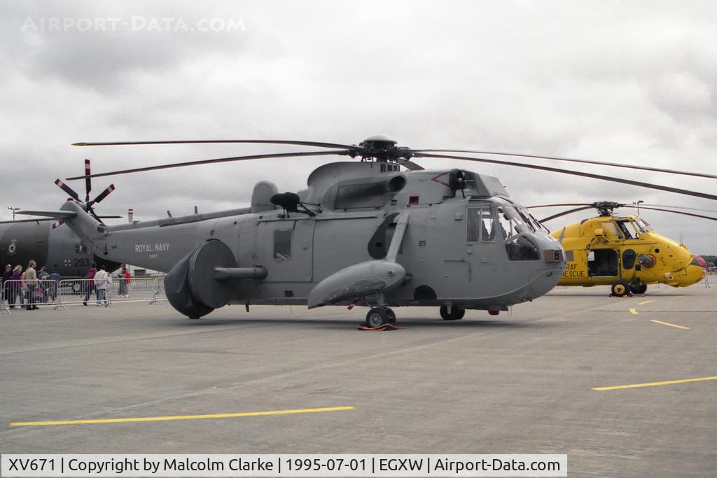 XV671, 1970 Westland Sea King AEW.2A C/N WA659, Westland Sea King AEW2A at RAF Waddington in 1995.