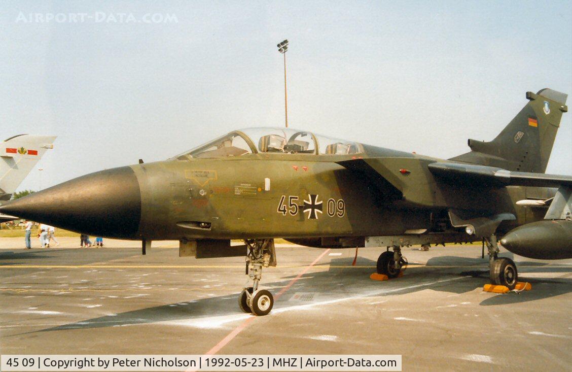 45 09, Panavia Tornado IDS C/N 525/GS162/4209, Tornado IDS of JBG-33 on display at the 1992 Mildenhall Air Fete.