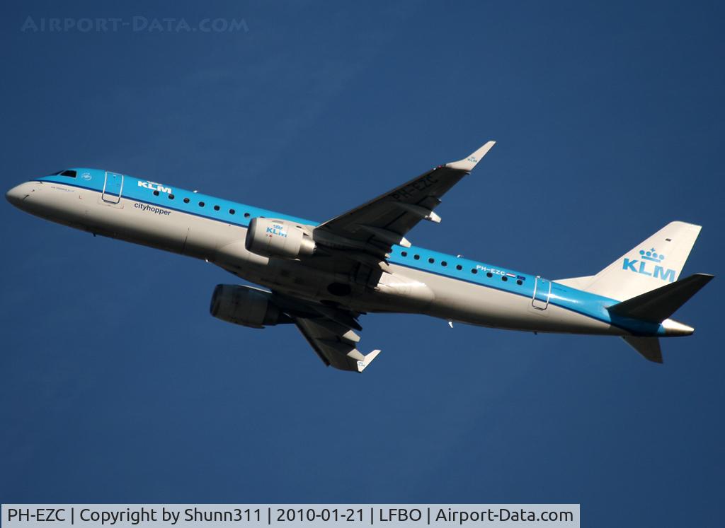 PH-EZC, 2008 Embraer 190LR (ERJ-190-100LR) C/N 19000250, Taking off rwy 32R