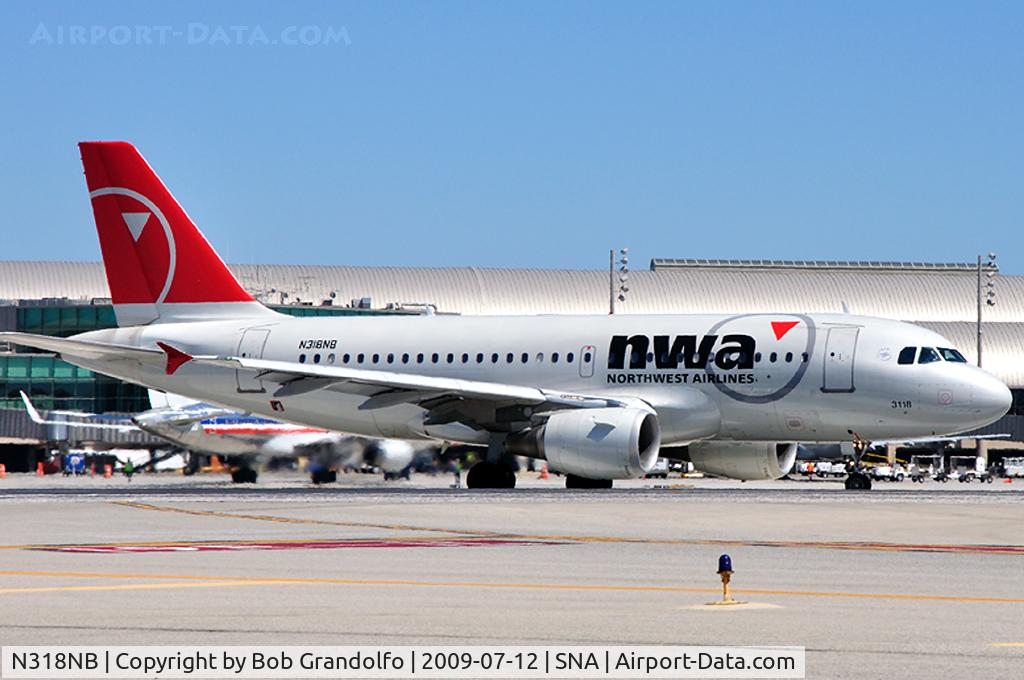 N318NB, 2000 Airbus A319-114 C/N 1325, Taxi into position and hold