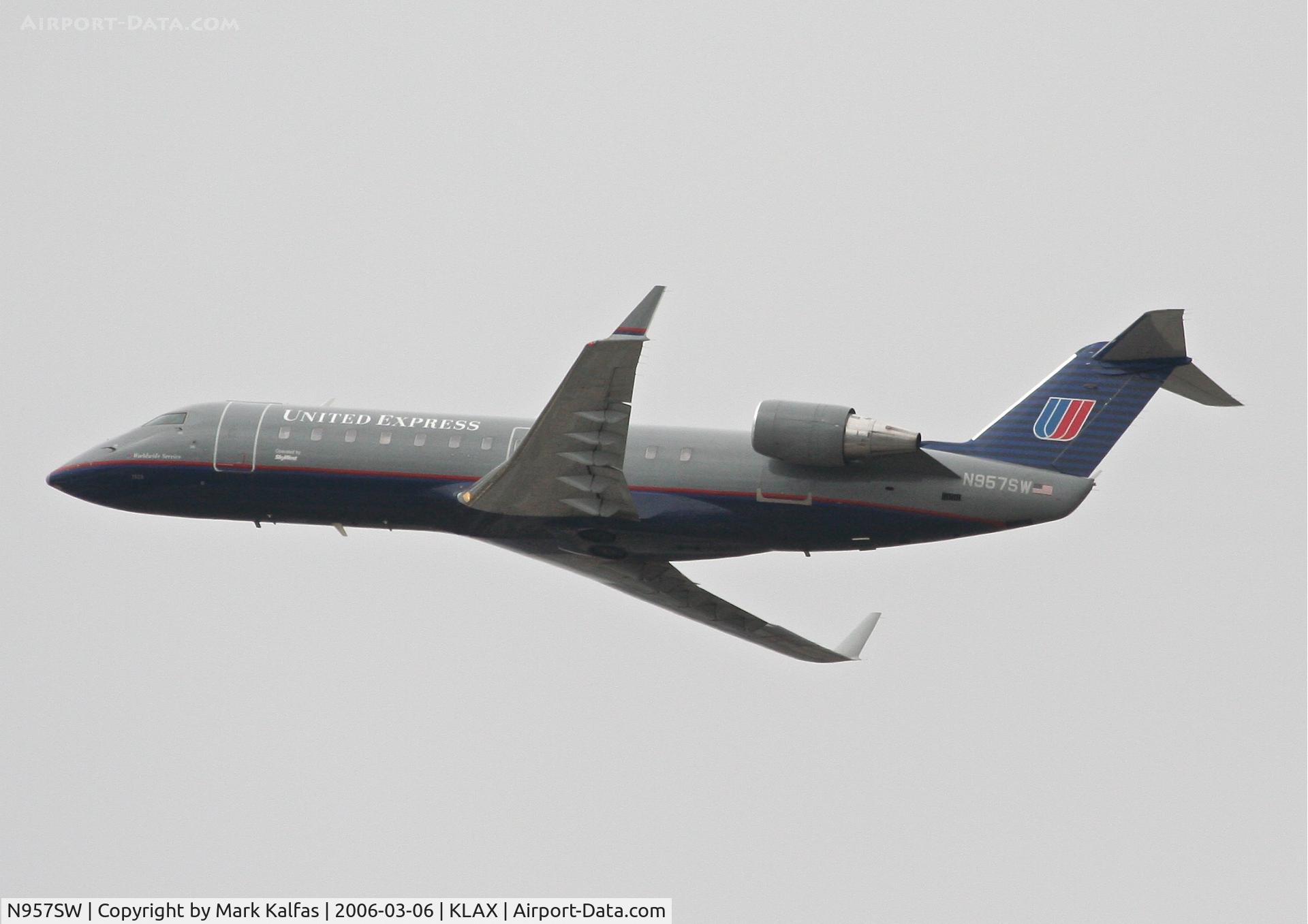 N957SW, 2003 Bombardier CRJ-200LR (CL-600-2B19) C/N 7829, SkyWest CL-600-2B19, 25R departure KLAX.