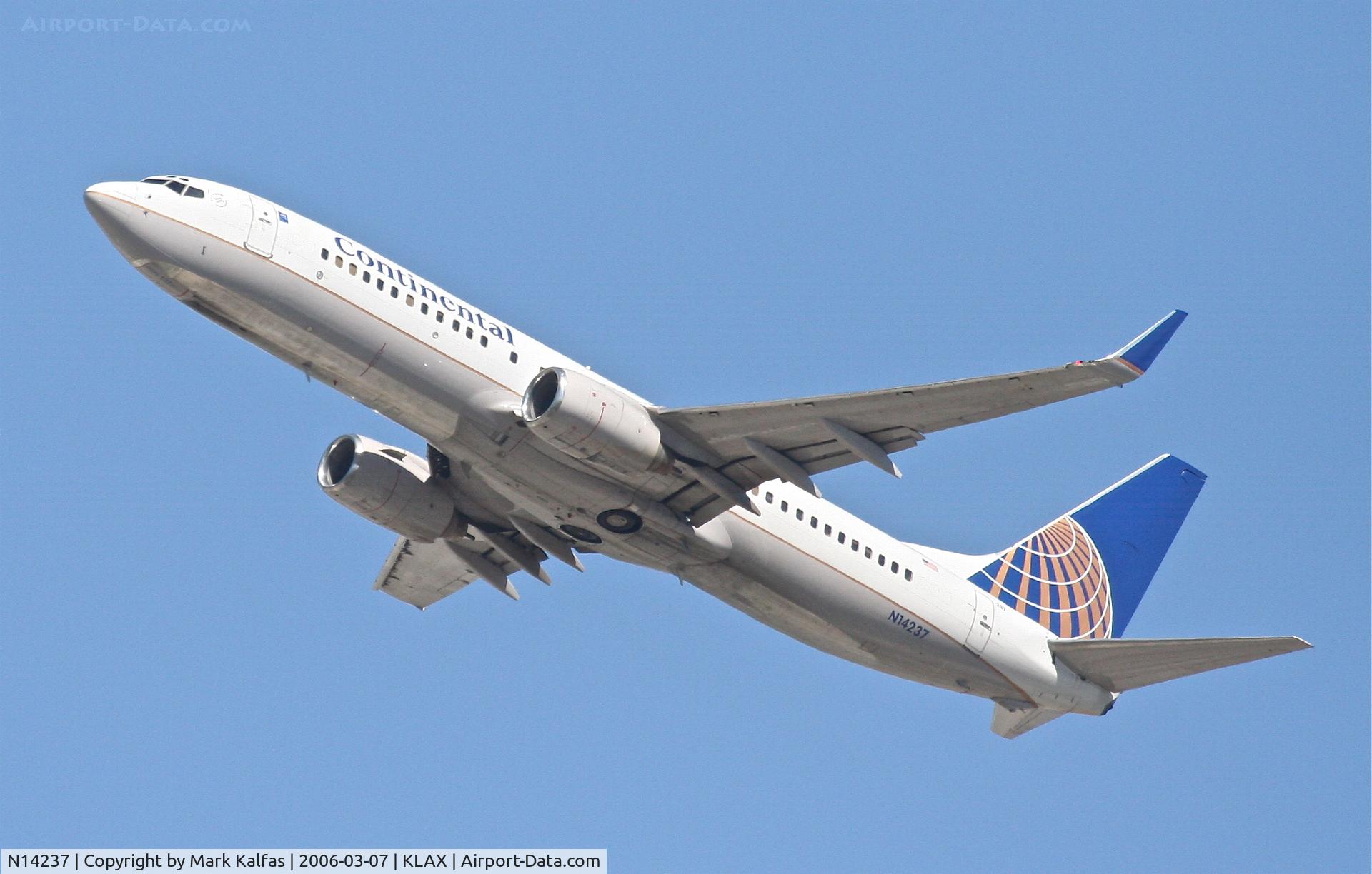 N14237, 1999 Boeing 737-824 C/N 28802, Continental 737-824, 25R departure KLAX.