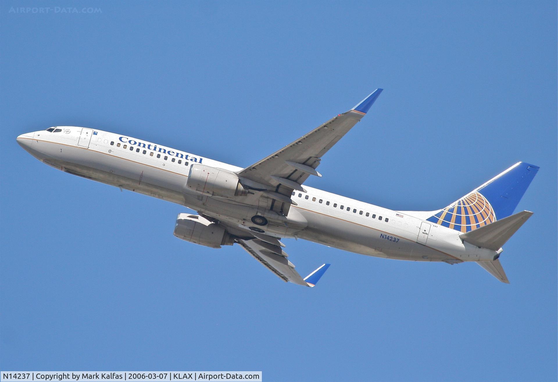 N14237, 1999 Boeing 737-824 C/N 28802, Continental 737-824, 25R departure KLAX.