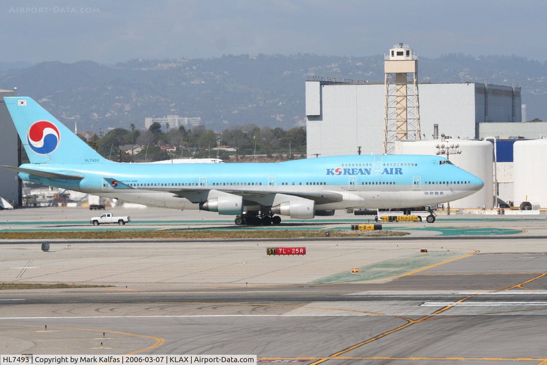 HL7493, 1995 Boeing 747-4B5 C/N 26398, Korean Airlines Boeing 747-4B5, taxiway Charlie for 25R KLAX.